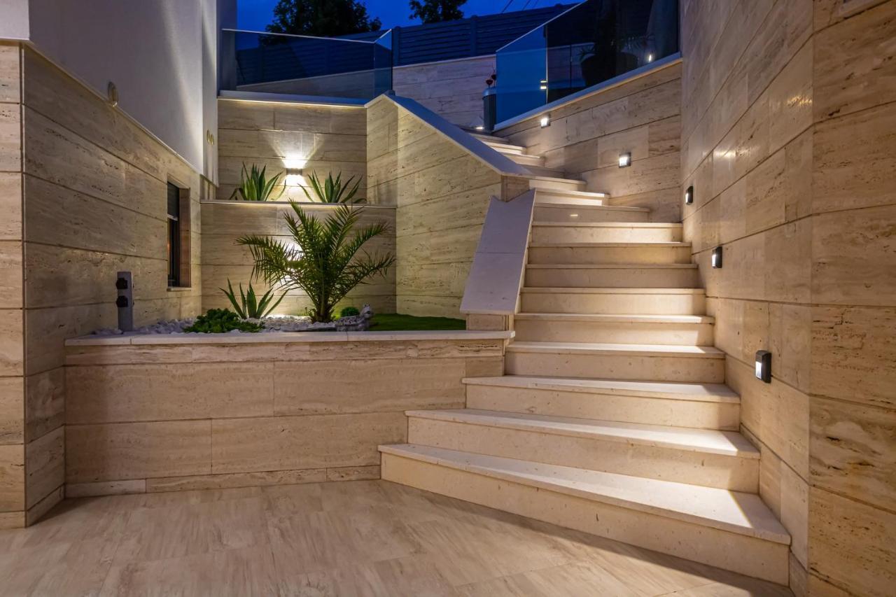 Villa Marassi With Heated Pool, Hot Tub And Sauna Цриквениця Екстер'єр фото