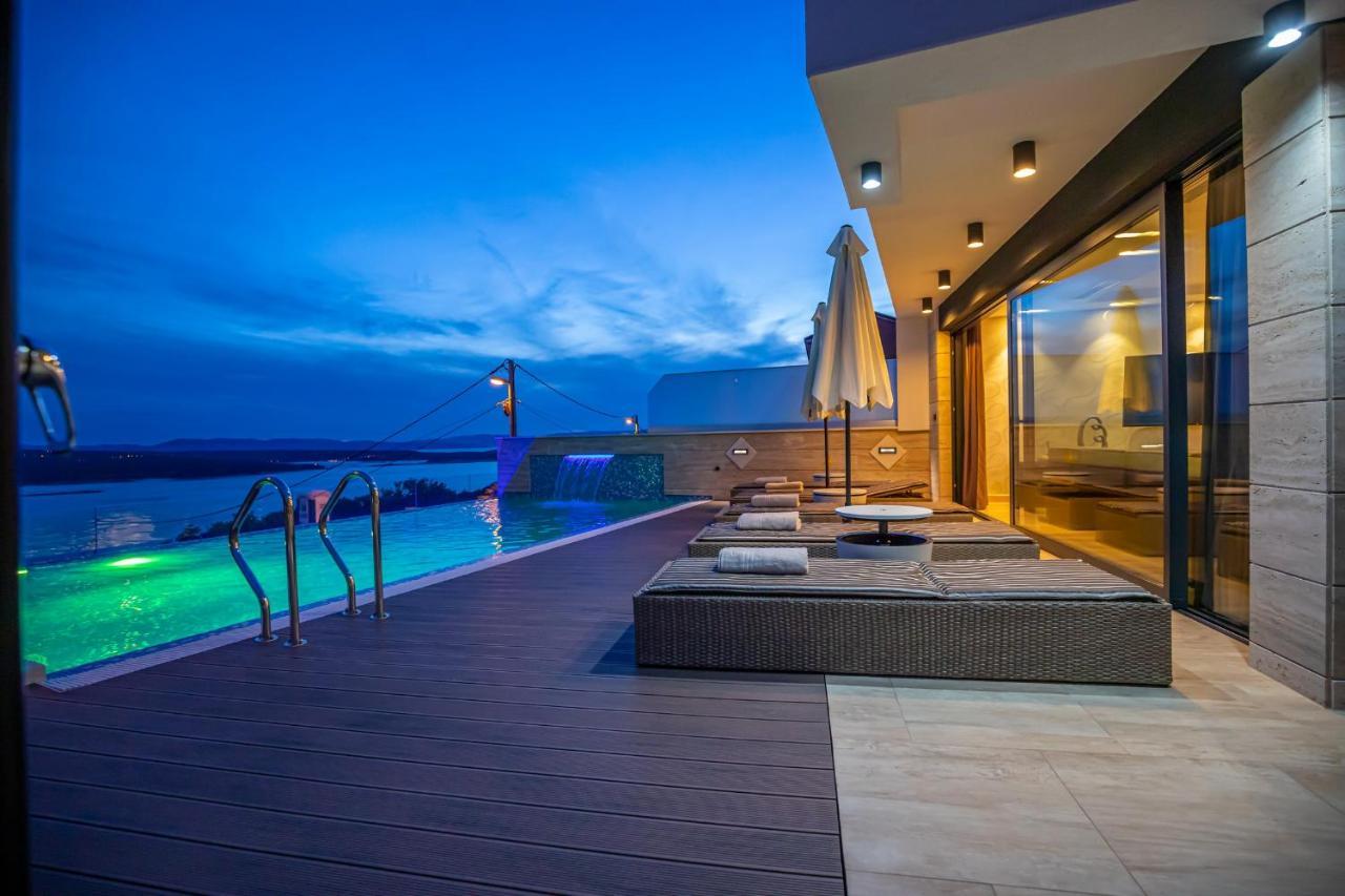 Villa Marassi With Heated Pool, Hot Tub And Sauna Цриквениця Екстер'єр фото