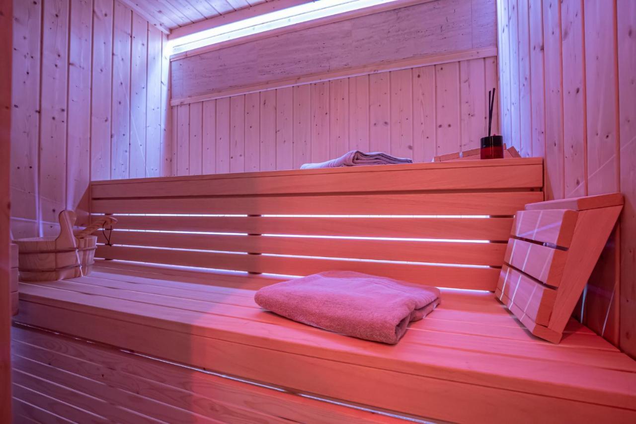 Villa Marassi With Heated Pool, Hot Tub And Sauna Цриквениця Екстер'єр фото