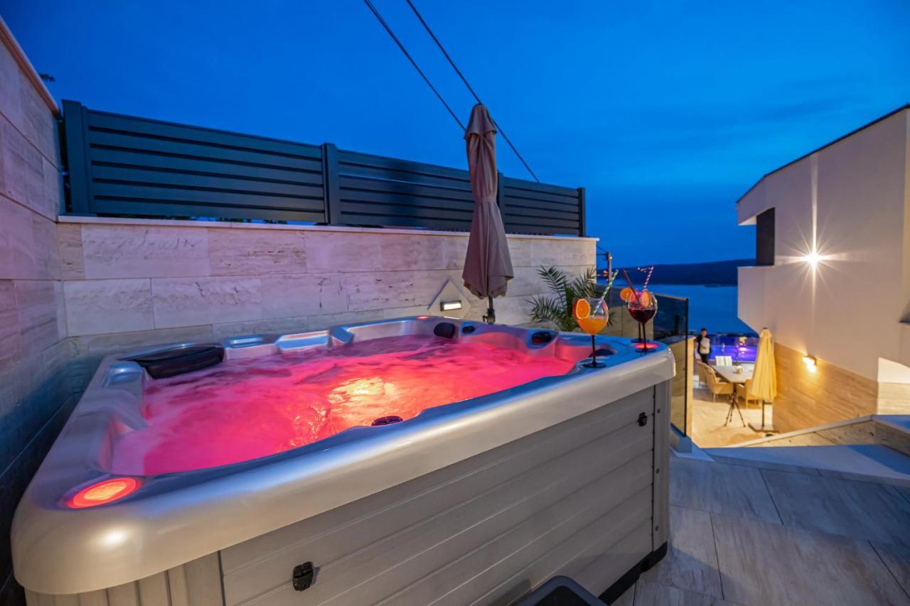 Villa Marassi With Heated Pool, Hot Tub And Sauna Цриквениця Екстер'єр фото