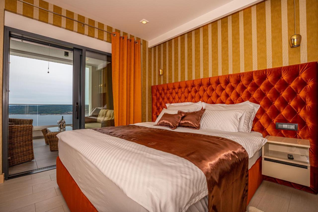 Villa Marassi With Heated Pool, Hot Tub And Sauna Цриквениця Екстер'єр фото