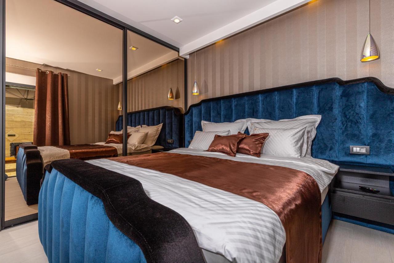 Villa Marassi With Heated Pool, Hot Tub And Sauna Цриквениця Екстер'єр фото