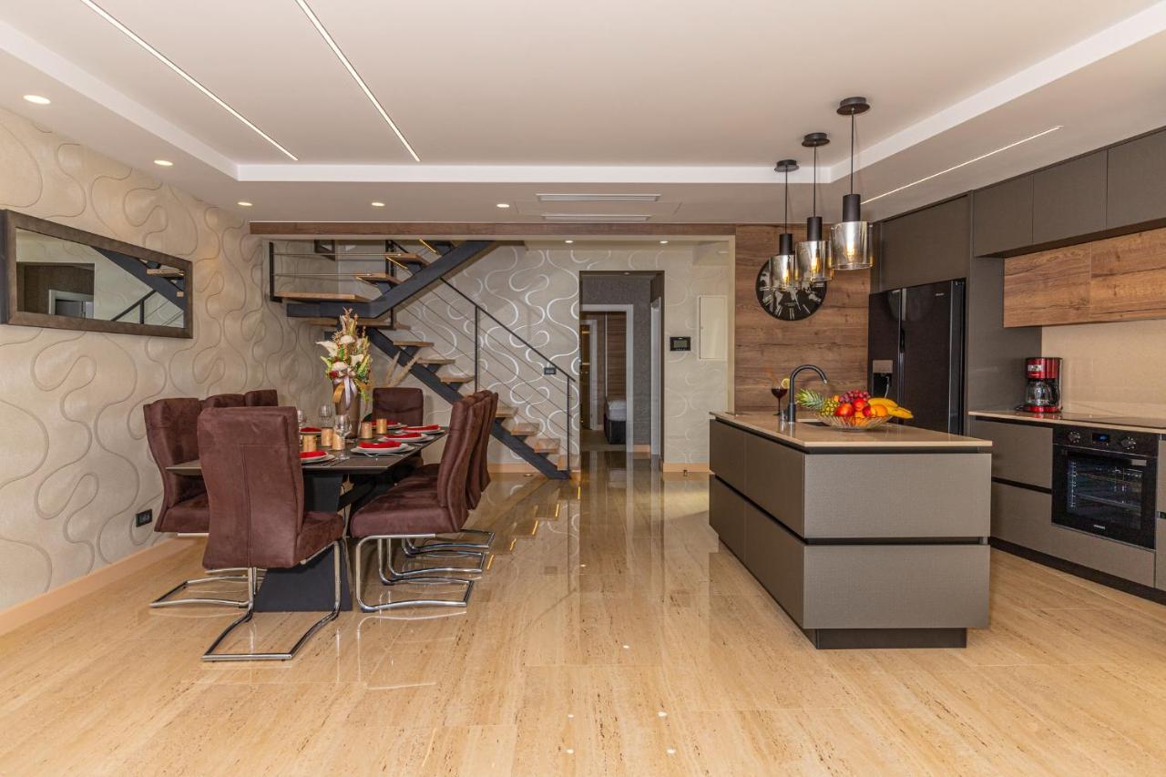 Villa Marassi With Heated Pool, Hot Tub And Sauna Цриквениця Екстер'єр фото