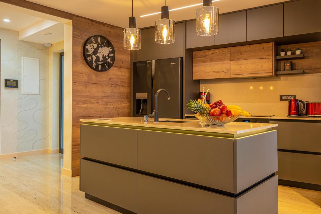 Villa Marassi With Heated Pool, Hot Tub And Sauna Цриквениця Екстер'єр фото